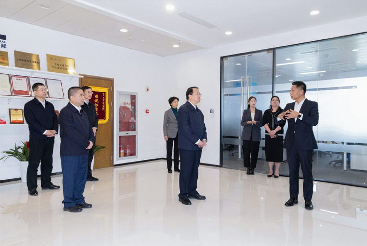 上海市长龚正一行察看AI知名人力资源服务公司30116金沙js9官网国际的AI赋能人力资源数据动态分析平台